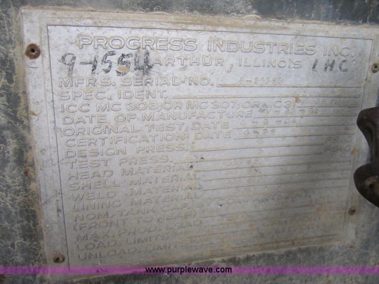 image for item A4722 1972 International Load Star 1600 water truck