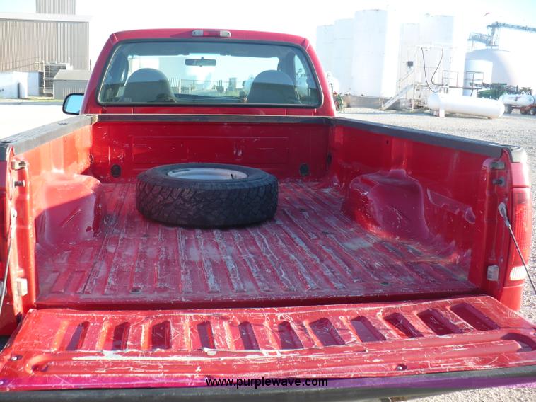 image for item A4866 2003 Ford F250 XL Super Duty pickup truck