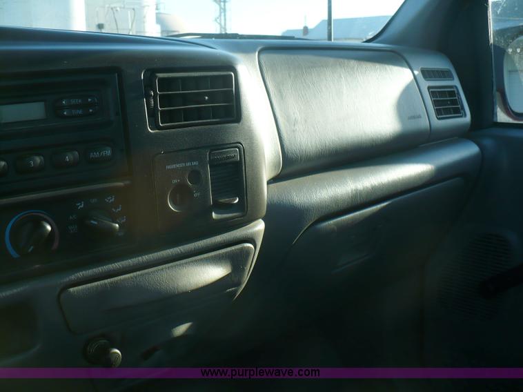 image for item A4866 2003 Ford F250 XL Super Duty pickup truck