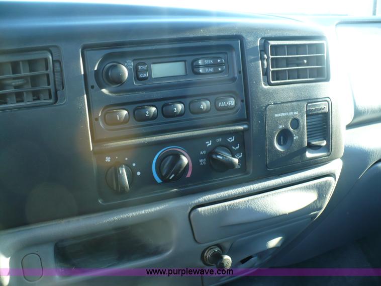 image for item A4866 2003 Ford F250 XL Super Duty pickup truck