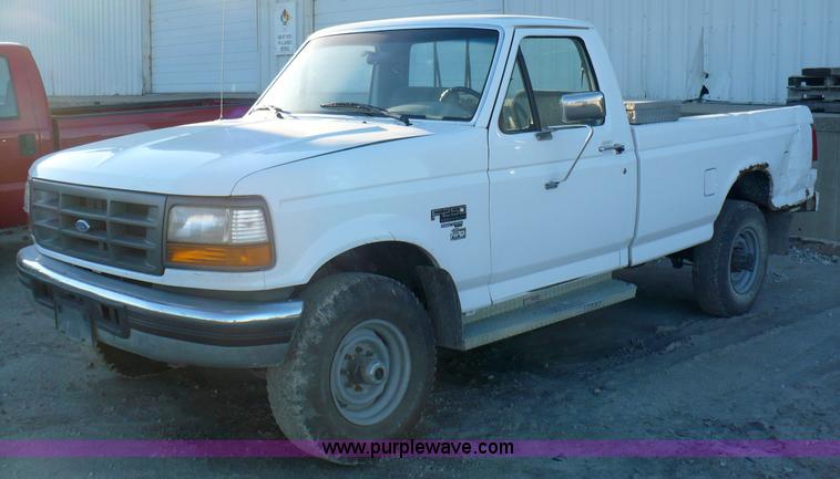 image for item A4867 1997 Ford F250 pickup truck