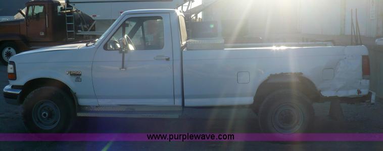 image for item A4867 1997 Ford F250 pickup truck
