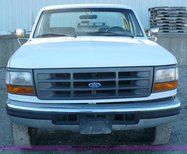 image for item A4867 1997 Ford F250 pickup truck