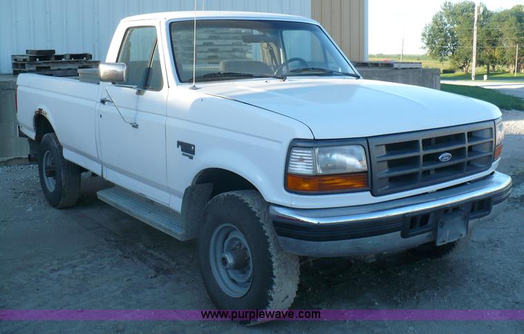 image for item A4867 1997 Ford F250 pickup truck