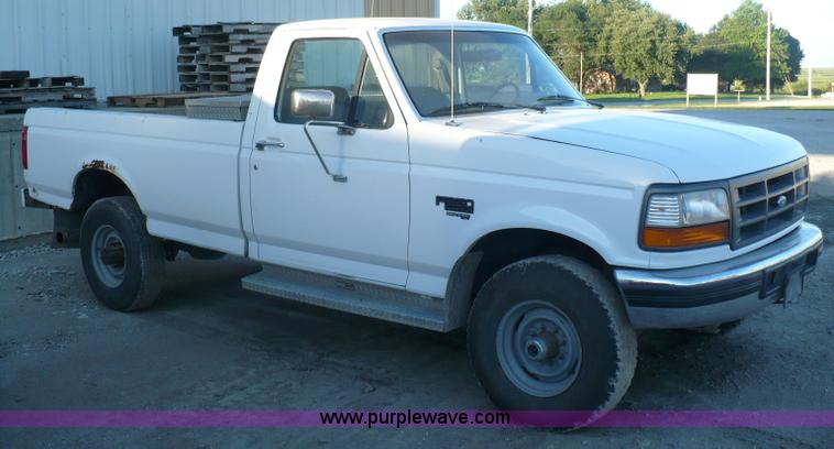 image for item A4867 1997 Ford F250 pickup truck