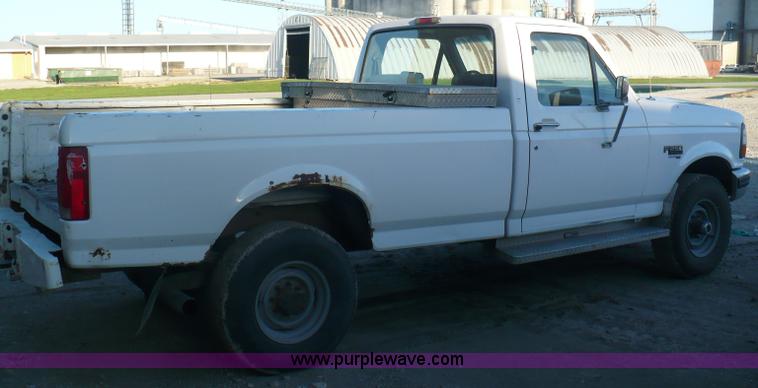 image for item A4867 1997 Ford F250 pickup truck