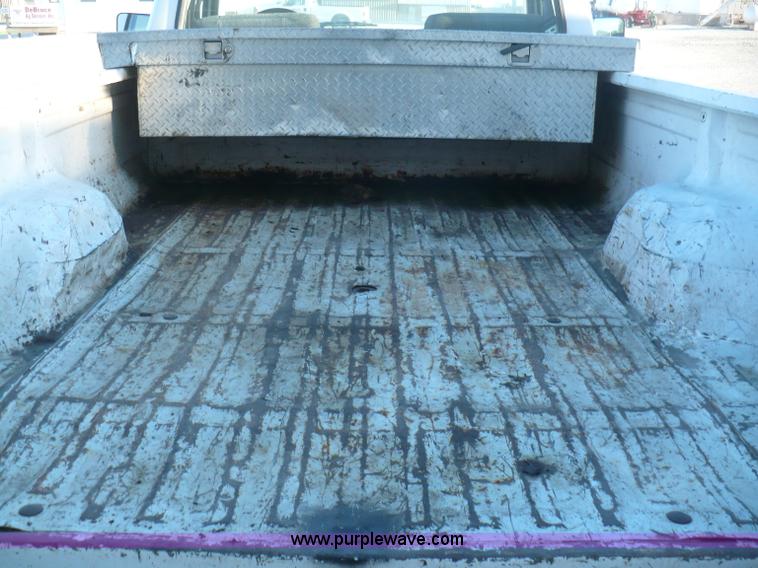 image for item A4867 1997 Ford F250 pickup truck