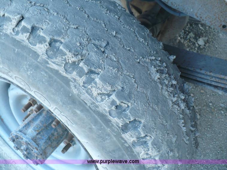 image for item A4867 1997 Ford F250 pickup truck