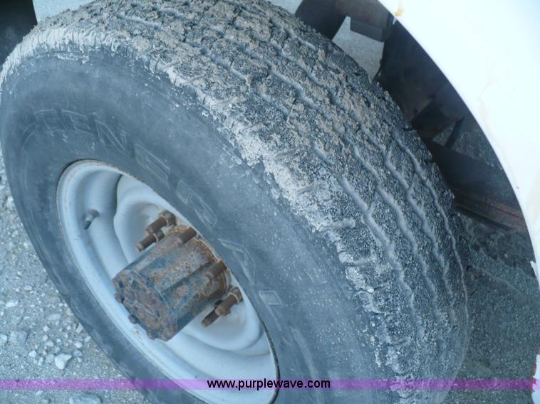 image for item A4867 1997 Ford F250 pickup truck