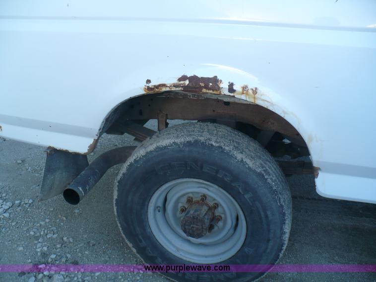 image for item A4867 1997 Ford F250 pickup truck