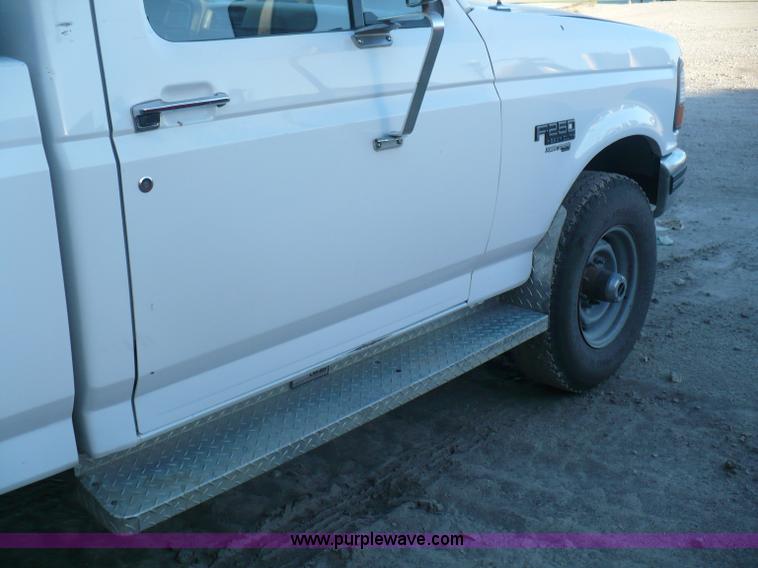 image for item A4867 1997 Ford F250 pickup truck