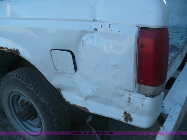 image for item A4867 1997 Ford F250 pickup truck