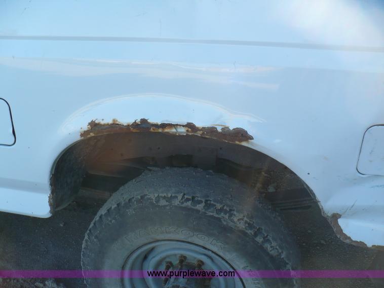 image for item A4867 1997 Ford F250 pickup truck