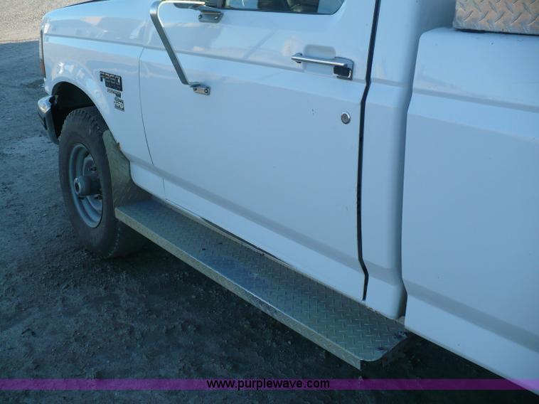 image for item A4867 1997 Ford F250 pickup truck