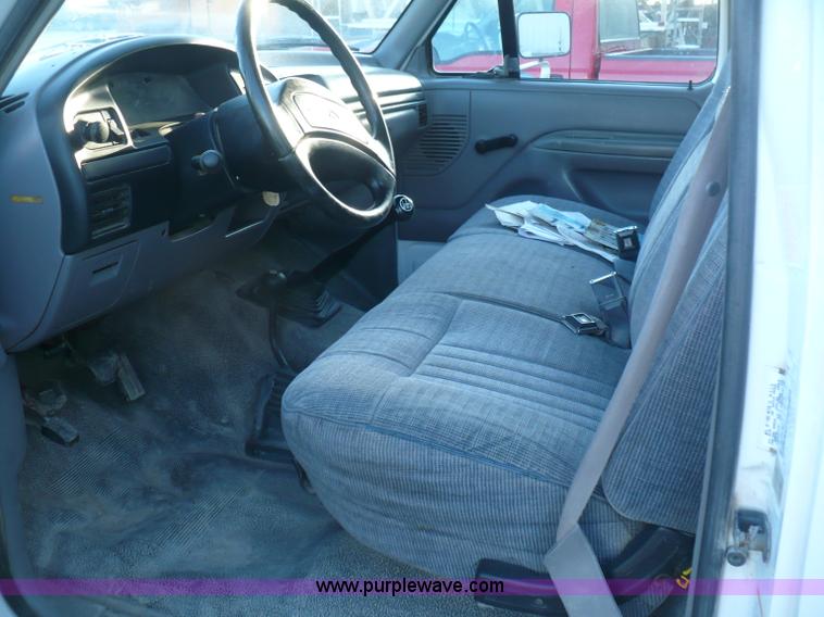 image for item A4867 1997 Ford F250 pickup truck