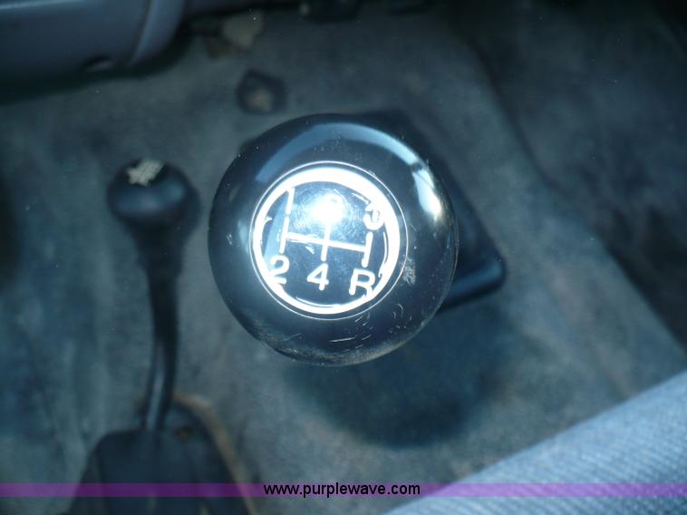 image for item A4867 1997 Ford F250 pickup truck