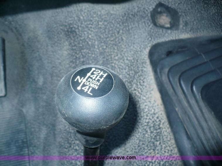 image for item A4867 1997 Ford F250 pickup truck