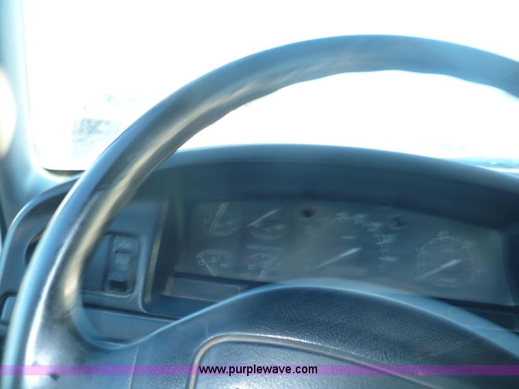 image for item A4867 1997 Ford F250 pickup truck