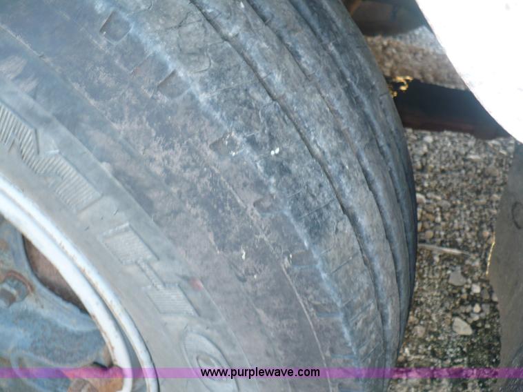 image for item A4868 1987 International F-2675 semi truck cab and chassis