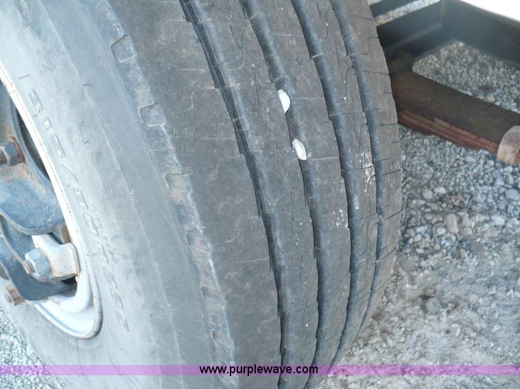 image for item A4868 1987 International F-2675 semi truck cab and chassis