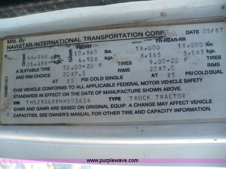 image for item A4868 1987 International F-2675 semi truck cab and chassis