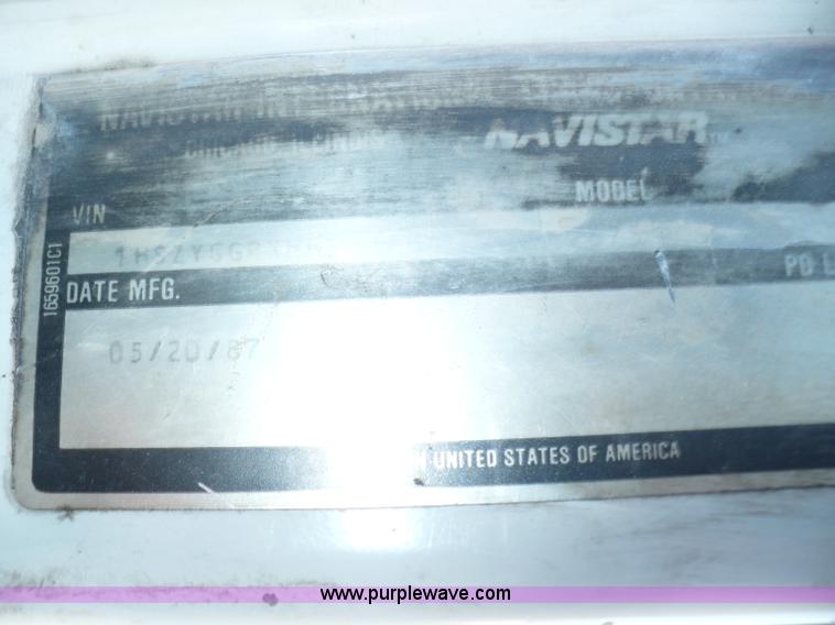 image for item A4868 1987 International F-2675 semi truck cab and chassis