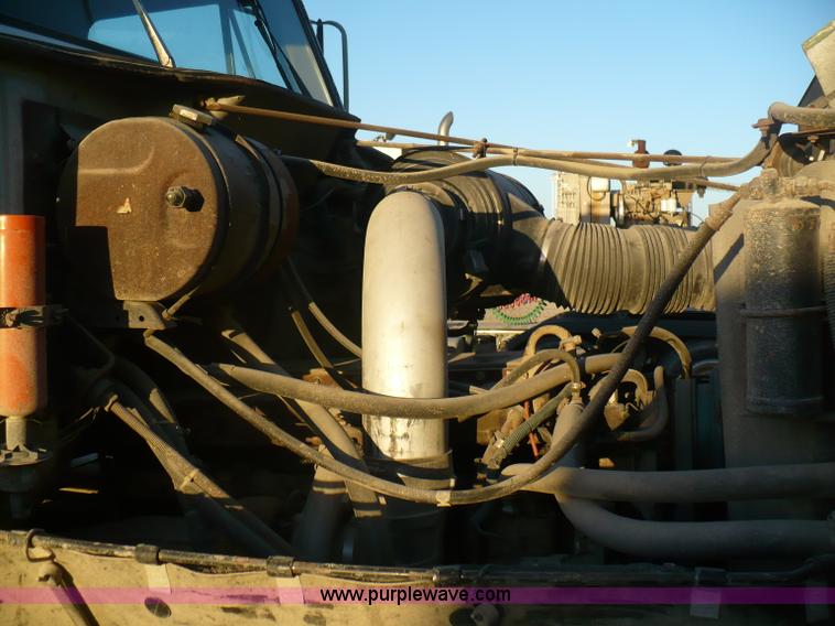 image for item A4868 1987 International F-2675 semi truck cab and chassis