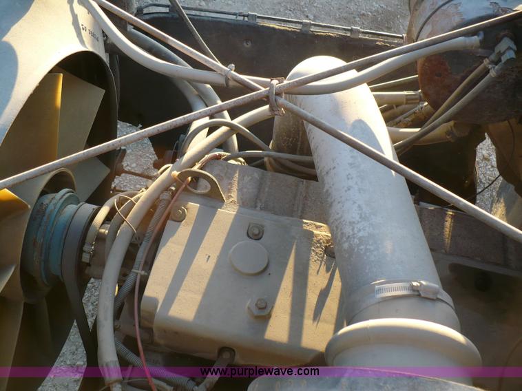 image for item A4868 1987 International F-2675 semi truck cab and chassis