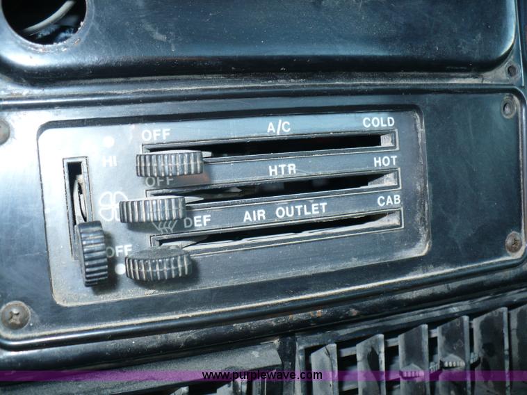 image for item A4868 1987 International F-2675 semi truck cab and chassis