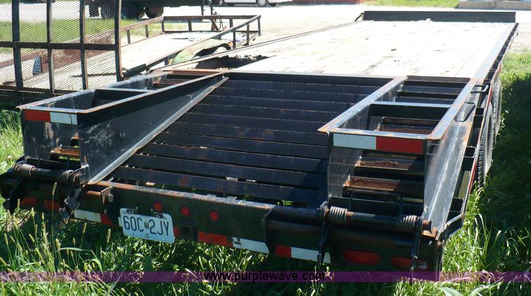 image for item A4869 2005 Parker flatbed trailer