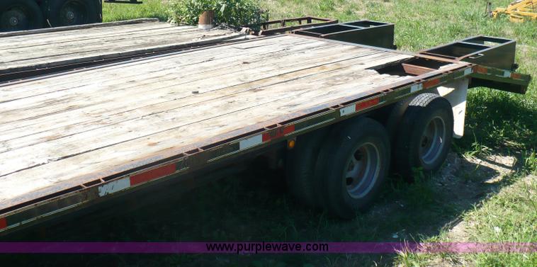 image for item A4869 2005 Parker flatbed trailer