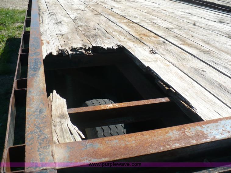 image for item A4869 2005 Parker flatbed trailer