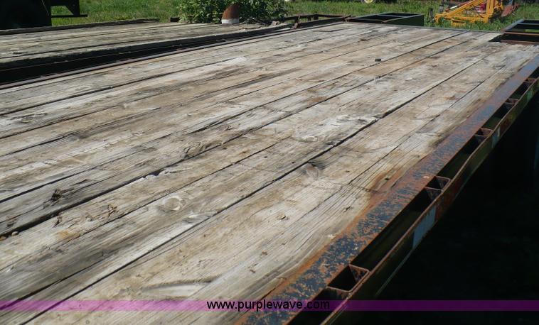 image for item A4869 2005 Parker flatbed trailer