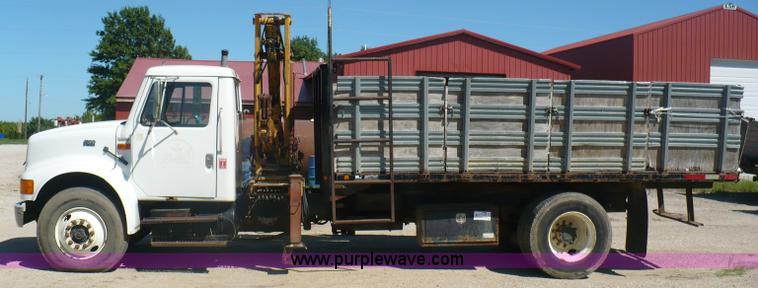 image for item A4870 1995 International 4900 dump truck with boom