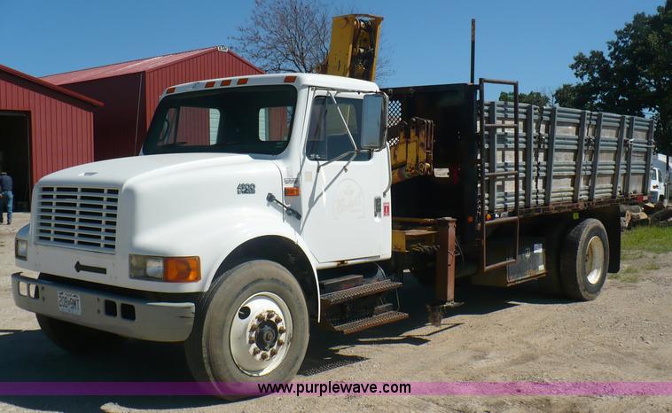 image for item A4870 1995 International 4900 dump truck with boom