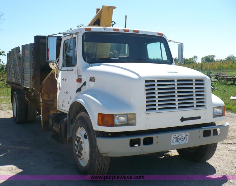 image for item A4870 1995 International 4900 dump truck with boom