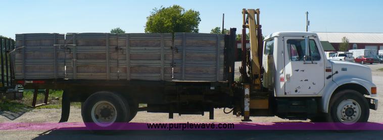 image for item A4870 1995 International 4900 dump truck with boom