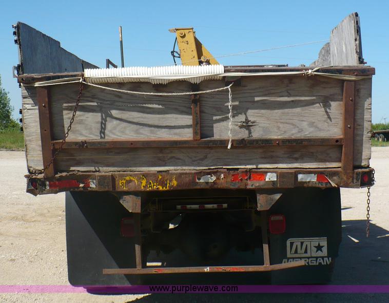 image for item A4870 1995 International 4900 dump truck with boom