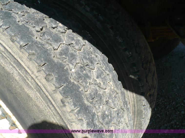 image for item A4870 1995 International 4900 dump truck with boom