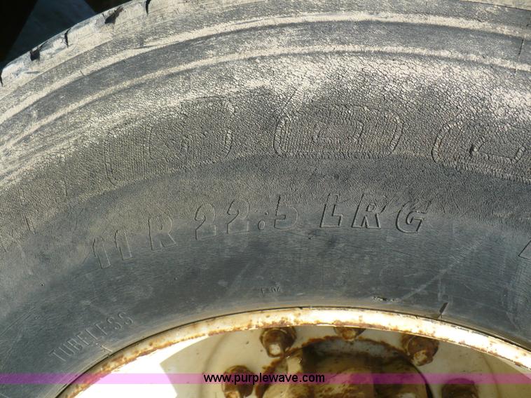 image for item A4870 1995 International 4900 dump truck with boom