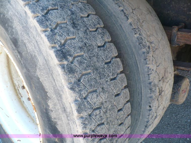 image for item A4870 1995 International 4900 dump truck with boom