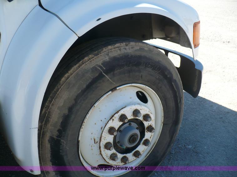 image for item A4870 1995 International 4900 dump truck with boom