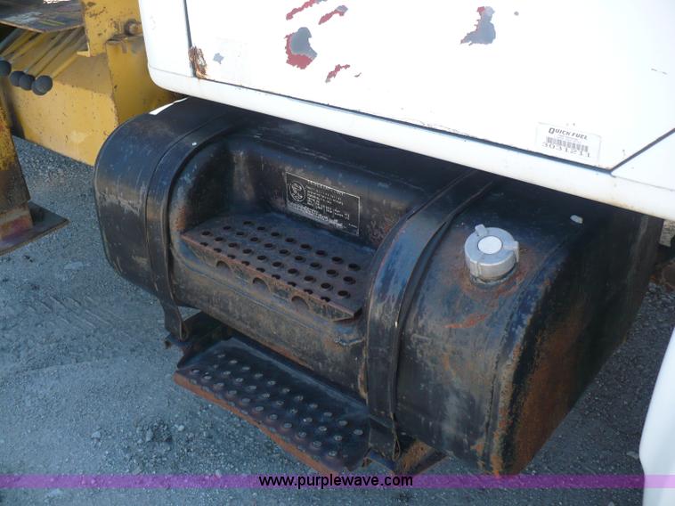 image for item A4870 1995 International 4900 dump truck with boom