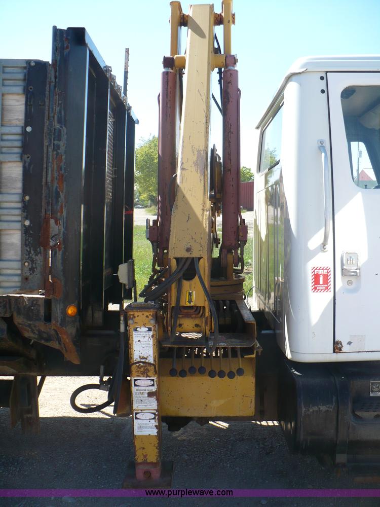 image for item A4870 1995 International 4900 dump truck with boom