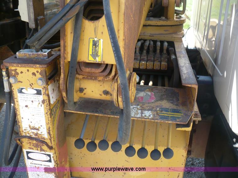 image for item A4870 1995 International 4900 dump truck with boom