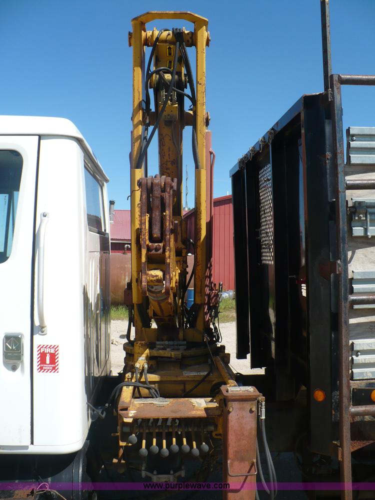 image for item A4870 1995 International 4900 dump truck with boom