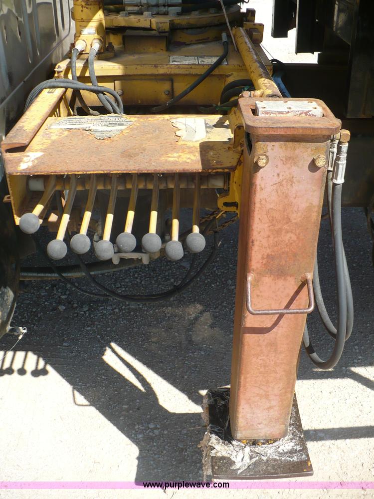 image for item A4870 1995 International 4900 dump truck with boom