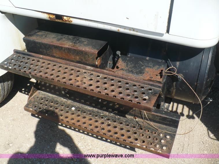 image for item A4870 1995 International 4900 dump truck with boom