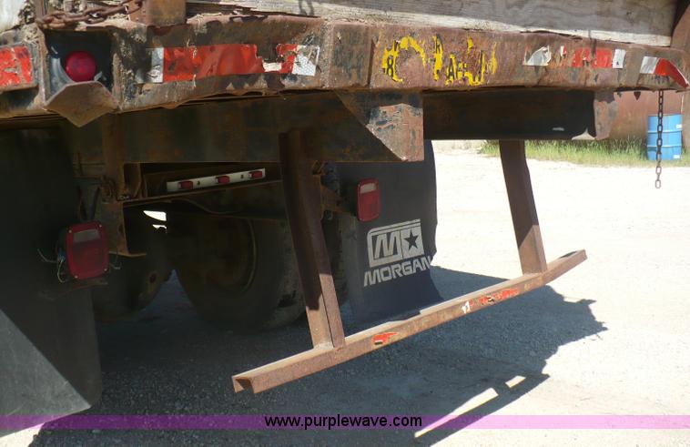 image for item A4870 1995 International 4900 dump truck with boom