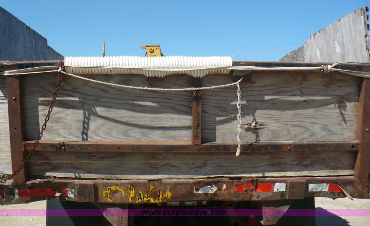 image for item A4870 1995 International 4900 dump truck with boom